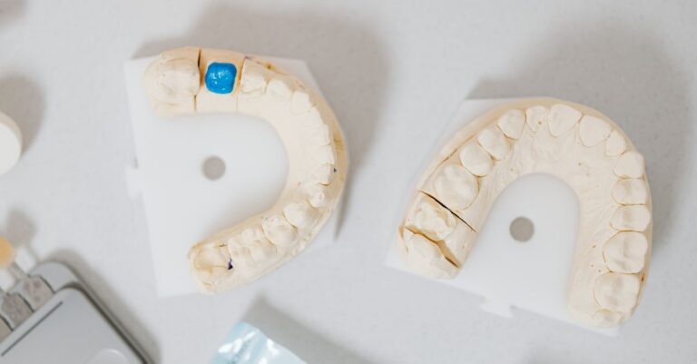 Stomatolog prezentuje odbudowę zęba po leczeniu kanałowym w klinice Dental Line